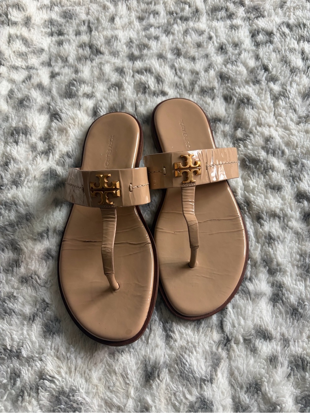 Tory Burch Beige Patent Leather Logo Thong Sandals with Gold Hardware